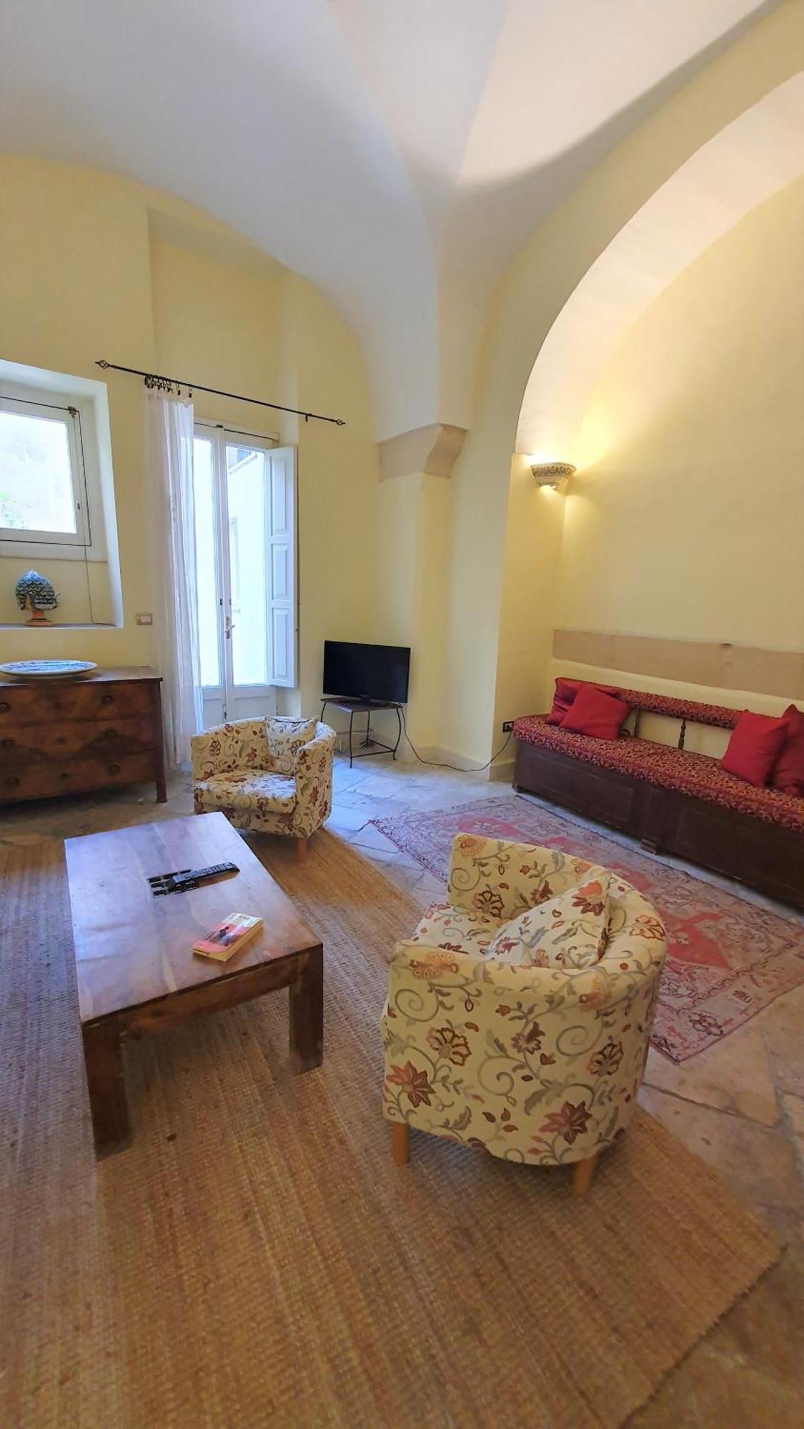Palazzo Bernardini Apartment Lecce Bagian luar foto