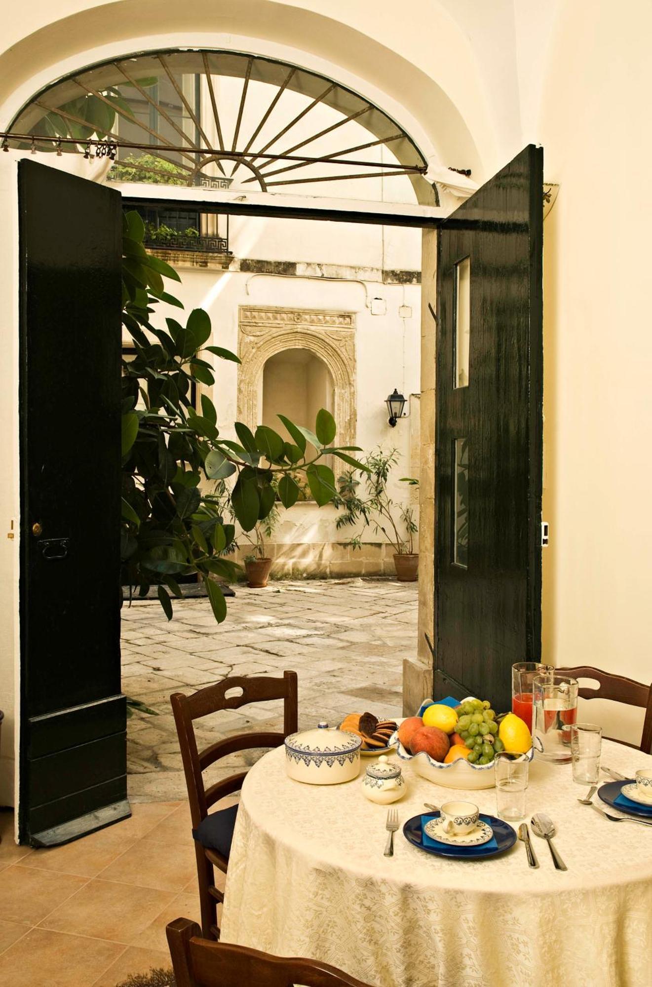 Palazzo Bernardini Apartment Lecce Bagian luar foto